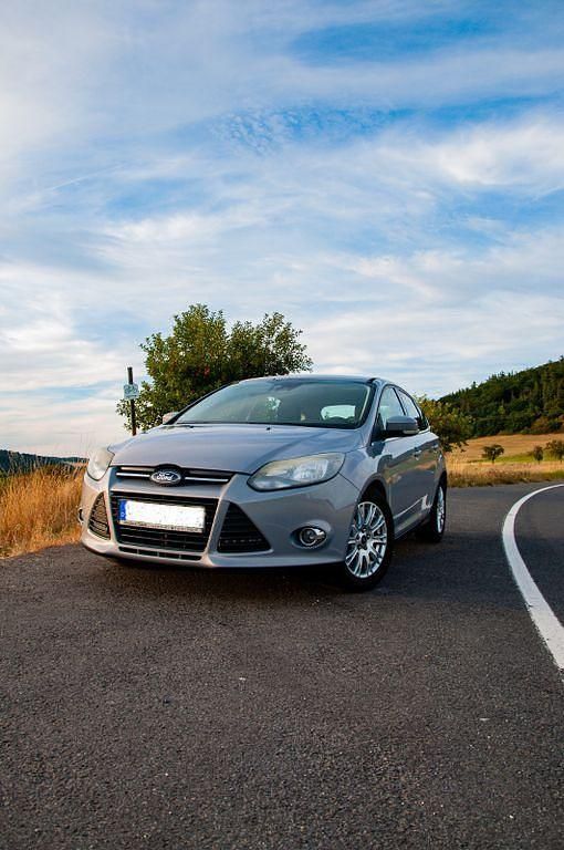 Beige Gebraucht 2012 Ford Focus Titanium Limousine | 3.900 € (Guter Preis) - Bild 1/4