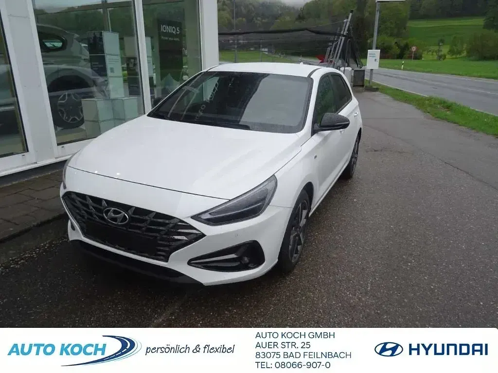 Gebraucht Hyundai i30 Advantage 160 PS (117 kW) 2024 Serenity white / mic) (weiss Limousine