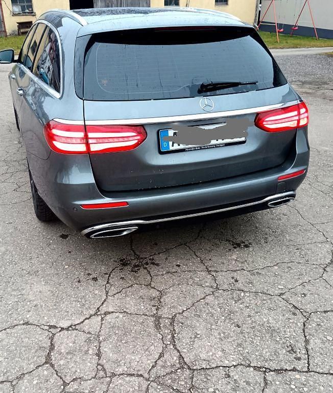 Gebraucht Mercedes E220 194 PS (142 kW) 2019 Grau Limousine