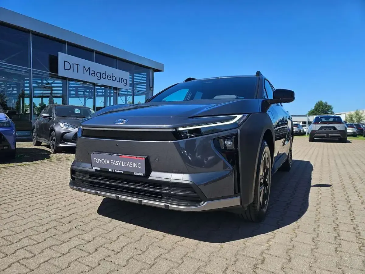 Neu Toyota bZ4X 164 kW (224 PS) 2026 Grau SUV