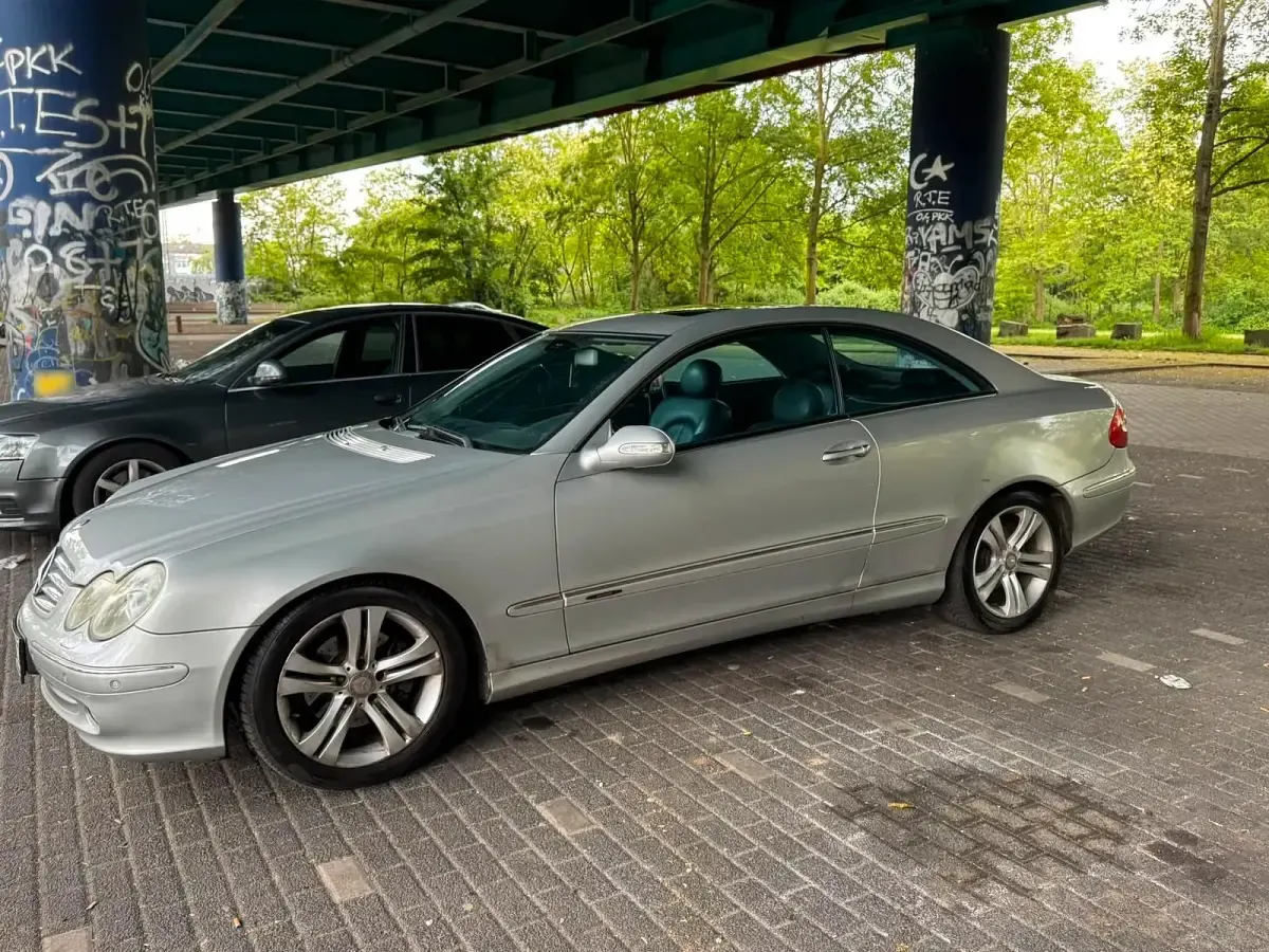 Gebraucht Mercedes CLK320 218 PS (160 kW) 2002 Silber Coupé