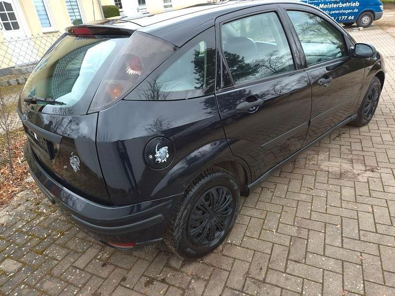 Gebraucht Ford Focus Trend 116 PS (85 kW) 2000 Schwarz Limousine