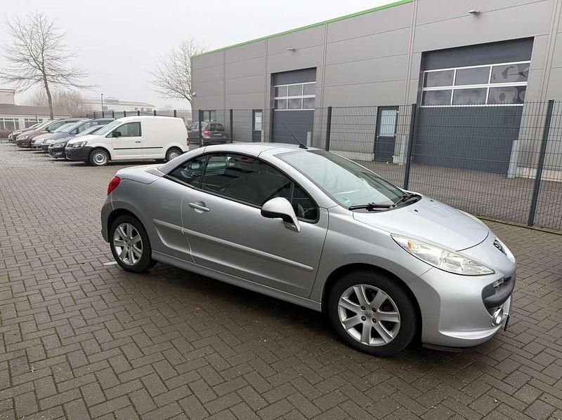 Gebraucht Peugeot 207 Sport 120 PS (88 kW) 2010 Lackierung aluminiumgrau Cabrio