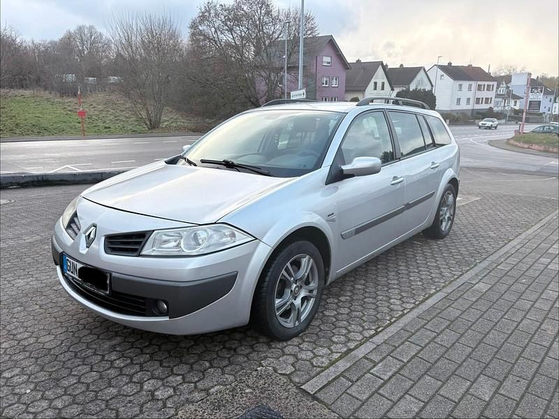 Grau Gebraucht 2006 Renault Mégane GrandTour Kombi | 1.750 € (Etwas zu teuer) - Bild 1/4