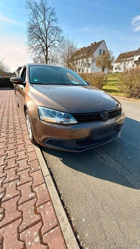 Gebraucht VW Jetta 105 PS (77 kW) 2011 Braun Limousine