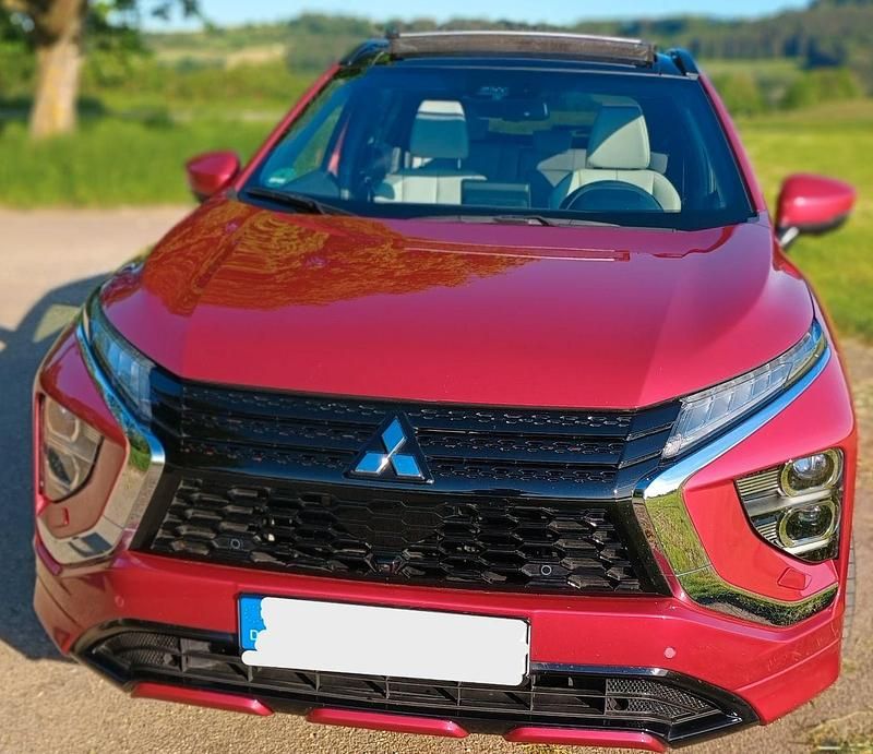 Rot Gebraucht 2022 Mitsubishi Eclipse Top SUV | 25.500 € (Teuer) - Bild 1/4