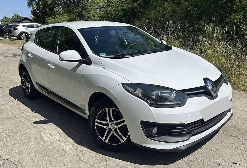 Weiß Gebraucht 2015 Renault Mégane III Limousine | 6.490 € (Fairer Preis) - Bild 1/4