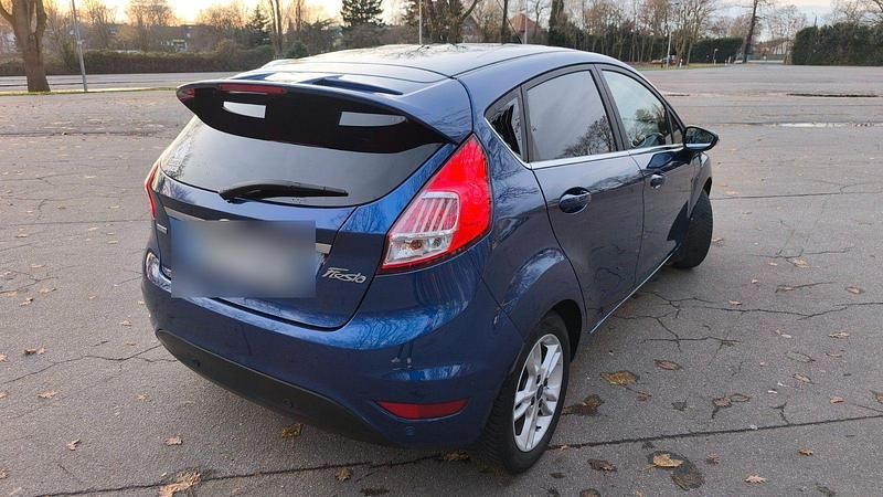 Gebraucht Ford Fiesta 125 PS (91 kW) 2015 Blau Kleinwagen