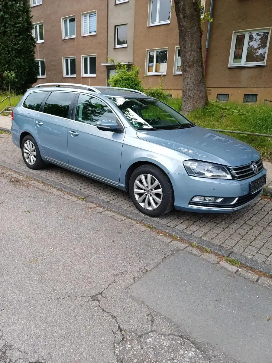 Gebraucht VW Passat 150 PS (110 kW) 2013 Blau Kombi