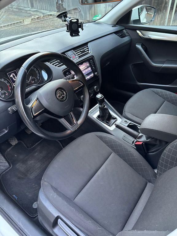 Gebraucht Skoda Octavia Active 116 PS (85 kW) 2019 Weiß Kombi