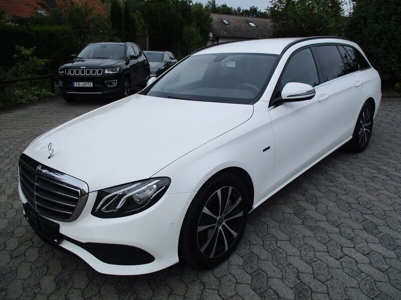 Gebraucht Mercedes E300 194 PS (142 kW) 2020 Weiß Limousine
