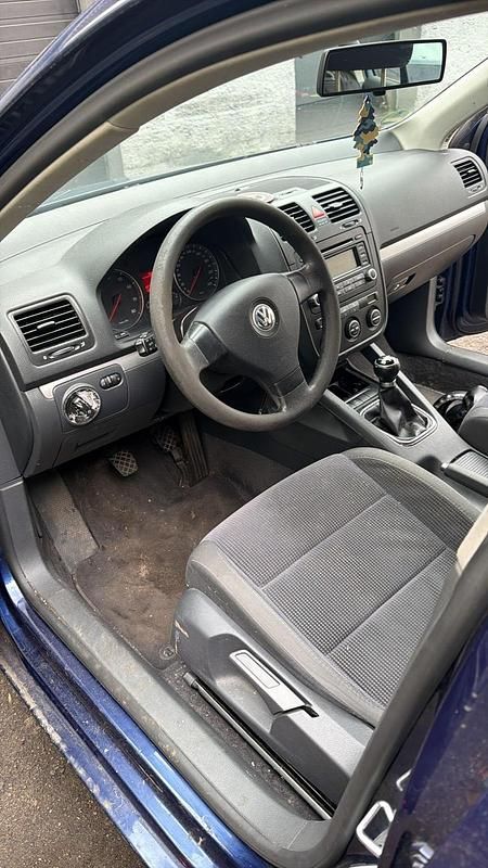 Gebraucht VW Jetta Comfortline 102 PS (75 kW) 2005 Blau Limousine