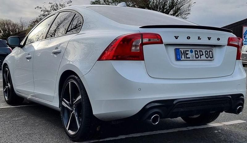 Gebraucht Volvo S60 R-Design 190 PS (139 kW) 2015 Weiß Limousine
