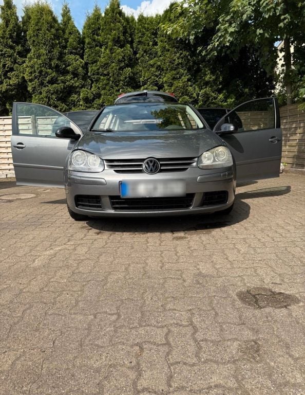 Grau Gebraucht 2005 VW Golf V Limousine | 5.550 € (Etwas zu teuer) - Bild 1/4