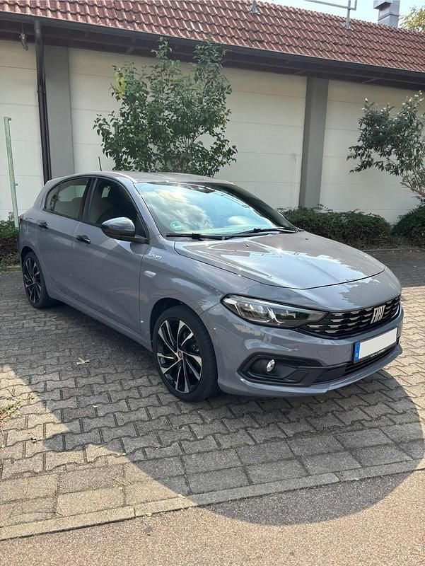 Grau Gebraucht 2021 Fiat Tipo Sport Kombi | 11.850 € (Superpreis) - Bild 1/4