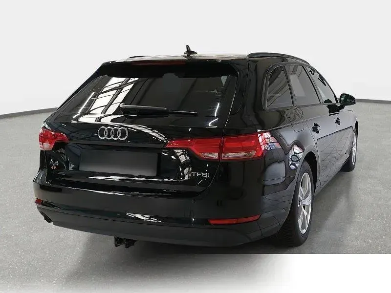 Gebraucht Audi A4 Basis 150 PS (110 kW) 2018 Schwarz Kombi
