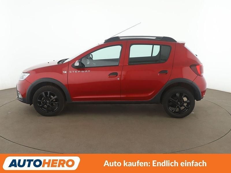 Gebraucht Dacia Sandero Prestige 90 PS (66 kW) 2017 Rot Kleinwagen