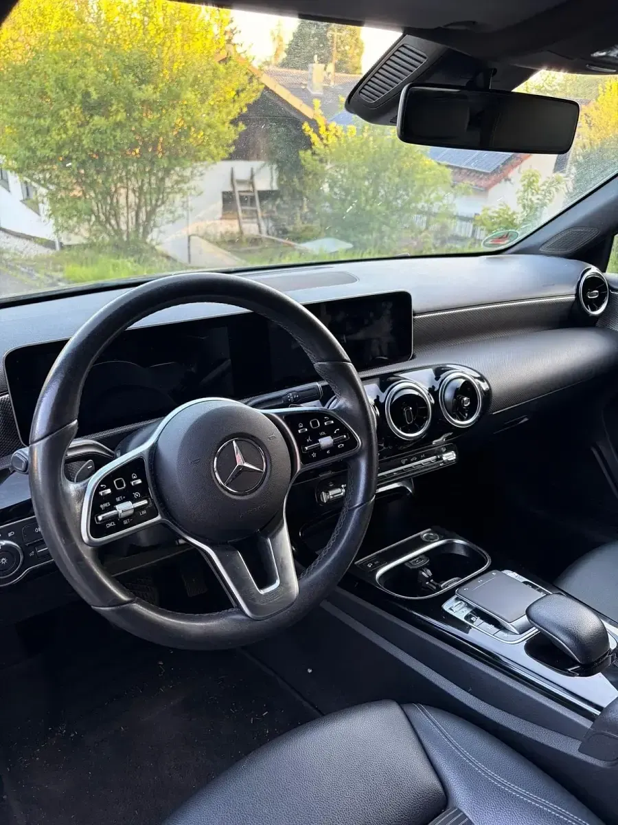 Gebraucht Mercedes A180 AMG line 116 PS (85 kW) 2019 Schwarz Limousine