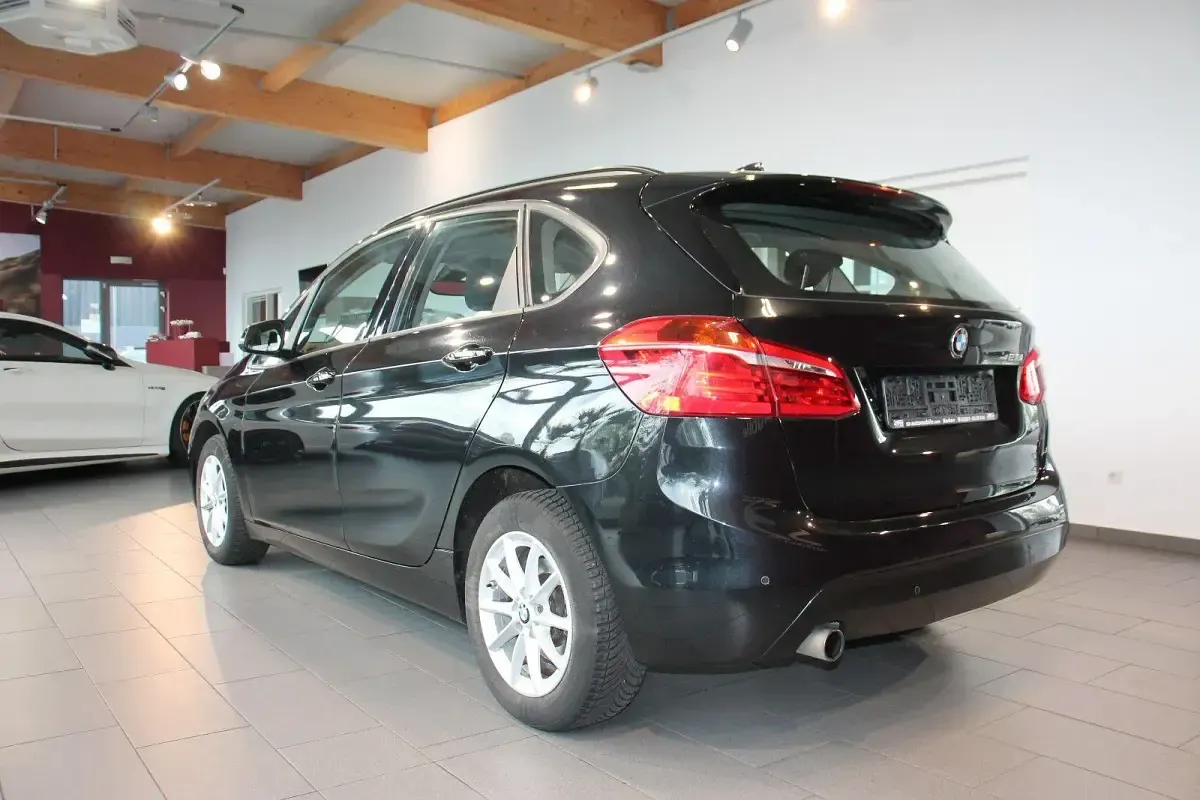 Gebraucht BMW 218 Active Tourer Advantage 136 PS (100 kW) 2018 Schwarz Van / Kleinbus