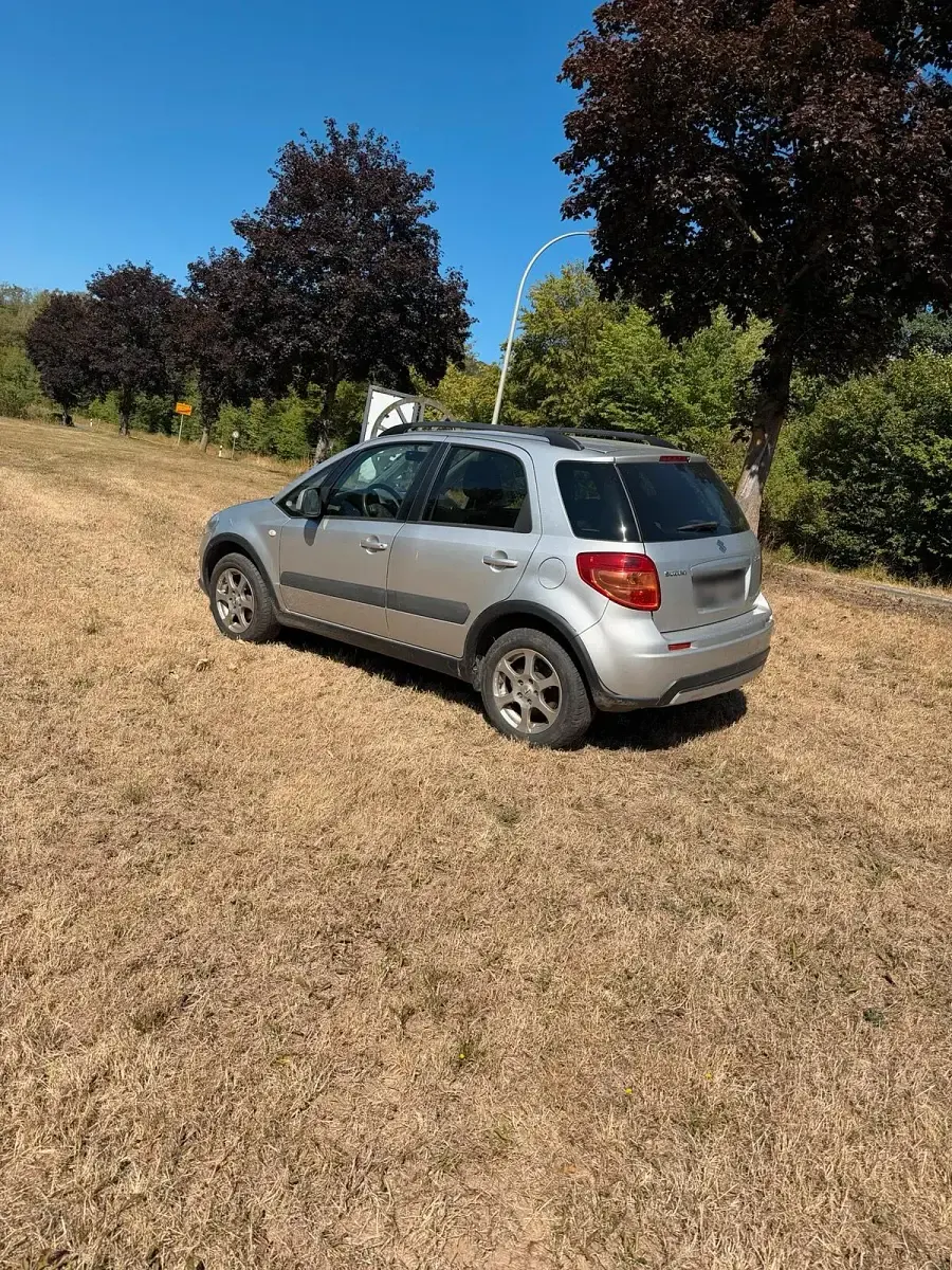 Gebraucht Suzuki SX4 120 PS (88 kW) 2010 Silber SUV