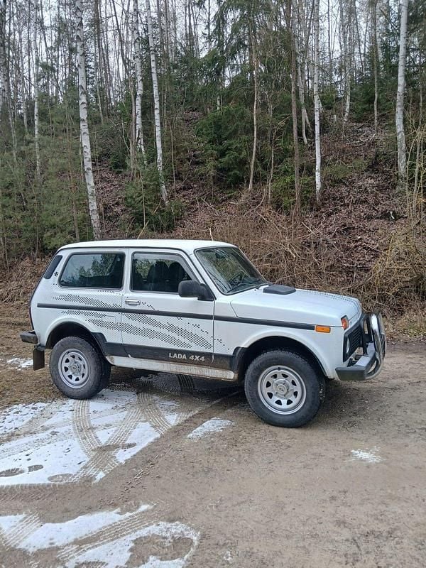 Gebraucht Lada niva 83 PS (61 kW) 2012 Weiß SUV