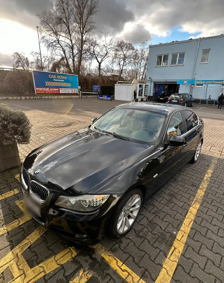 Gebraucht BMW 330 245 PS (180 kW) 2009 Schwarz Limousine