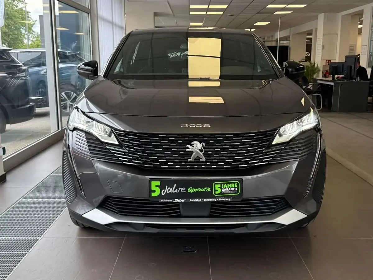 Gebraucht Peugeot 3008 Active 136 PS (100 kW) 2024 Lackierung platiniumgrau/meta SUV