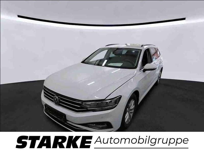 Gletscherweiß metallic Gebraucht 2023 VW Passat Business Kombi | 26.830 € (Fairer Preis) - Bild 1/4