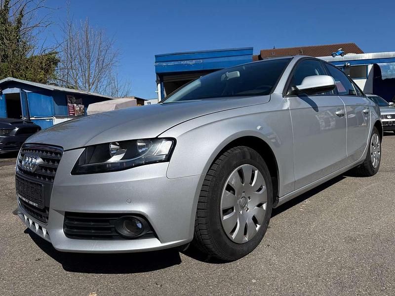 Gebraucht Audi A4 Attraction 120 PS (88 kW) 2010 Eissilber metallic Limousine