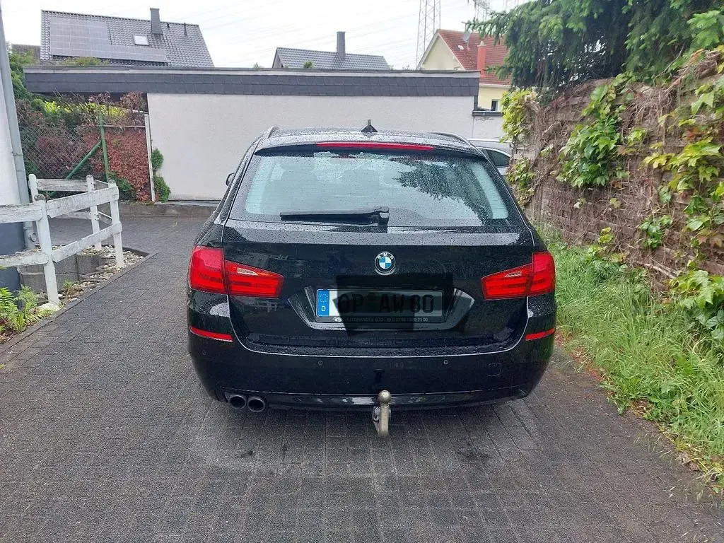 Gebraucht BMW 520 184 PS (135 kW) 2011 Schwarz Kombi