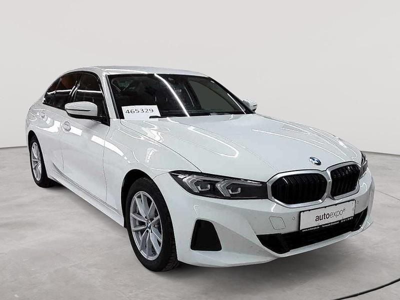 Alpinweiß Gebraucht 2023 BMW 318 Sport Line Limousine | 27.690 € (Fairer Preis) - Bild 1/4
