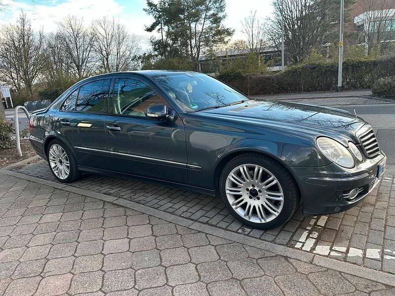 Gebraucht Mercedes E280 190 PS (139 kW) 2009 Grau Limousine