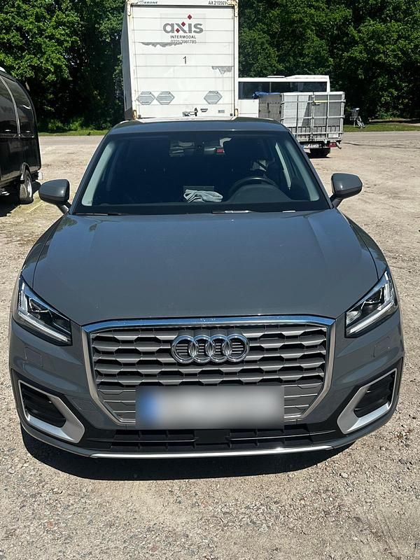 Gebraucht Audi Q2 Sport 116 PS (85 kW) 2019 Grau SUV