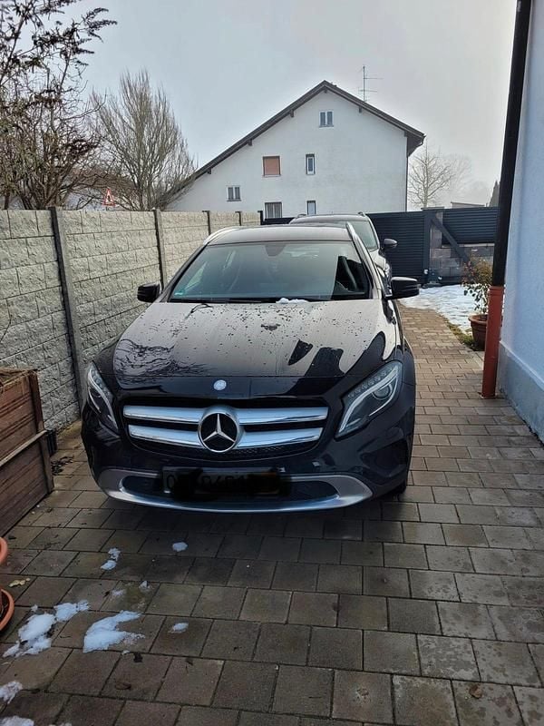 Gebraucht Mercedes GLA200 136 PS (100 kW) 2017 Schwarz SUV