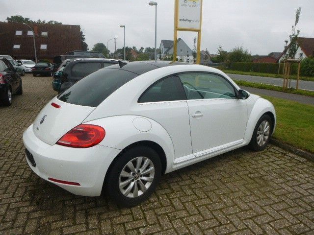 Gebraucht VW Beetle Design 105 PS (77 kW) 2015 Weiß Kleinwagen