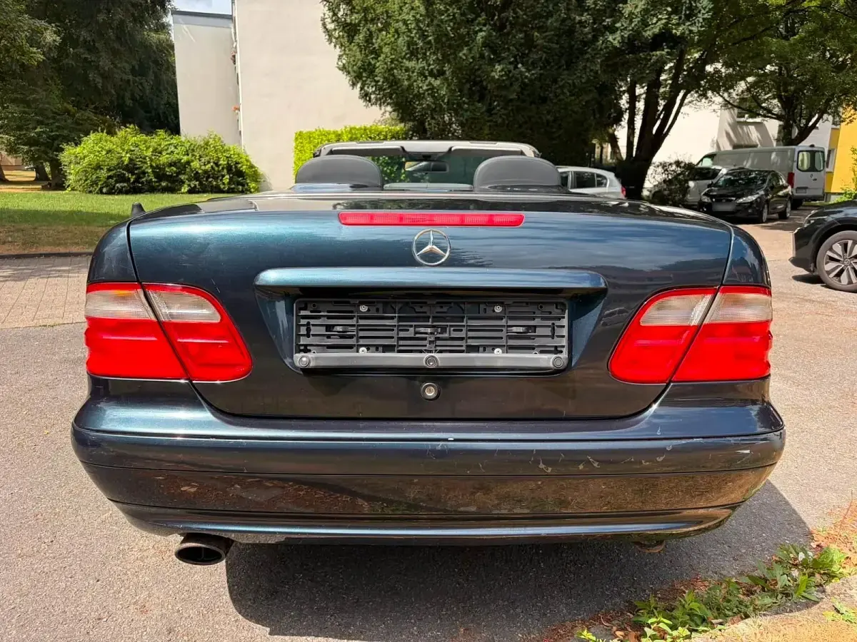 Gebraucht Mercedes CLK230 197 PS (144 kW) 2001 Blau Cabrio