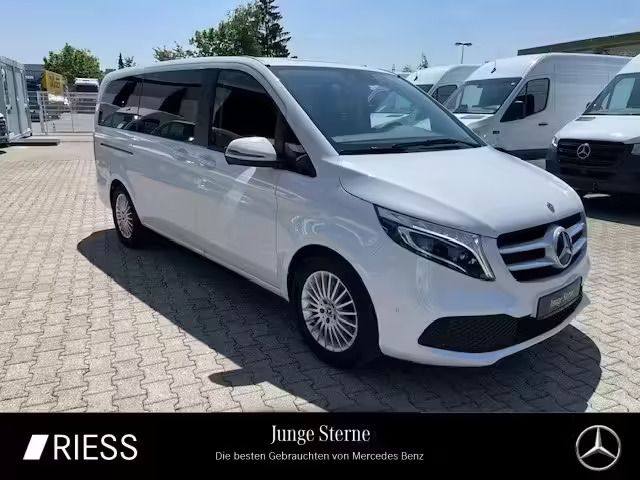 Bergkristallweiß Gebraucht 2019 Mercedes V300 Edition Van / Kleinbus | 51.848 € - Bild 1/4