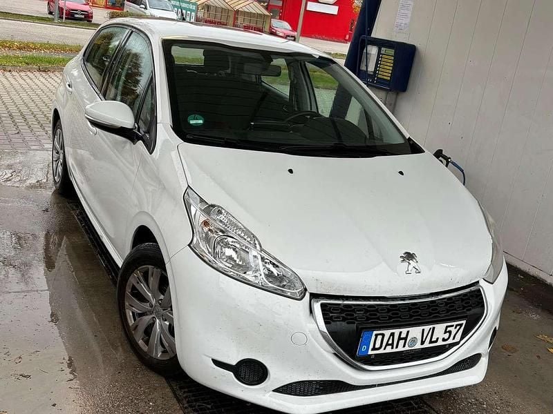Weiß Gebraucht 2014 Peugeot 208 Style Kleinwagen | 4.300 € (Fairer Preis) - Bild 1/4