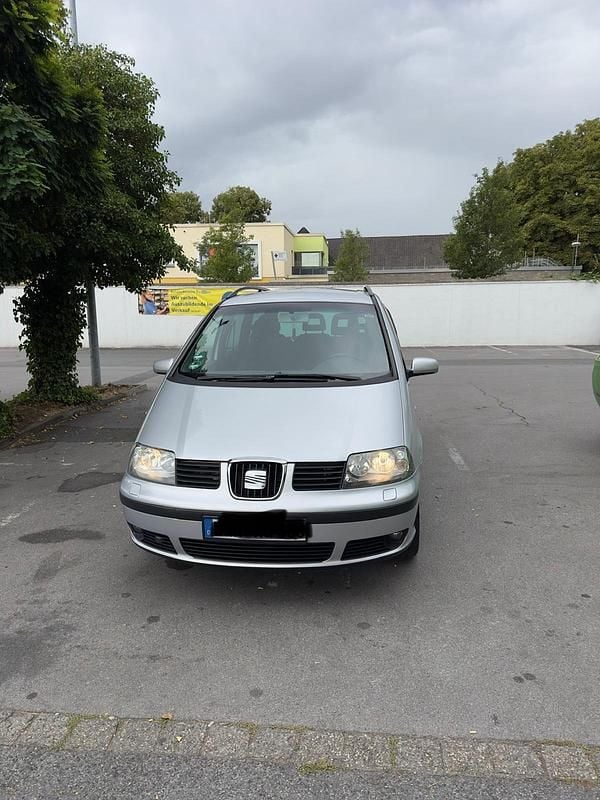 Grau Gebraucht 2007 Seat Alhambra Van / Kleinbus | 3.800 € (Teuer) - Bild 1/4
