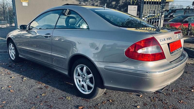 Gebraucht Mercedes CLK280 231 PS (169 kW) 2007 Cubanitsilber  metallic Coupé