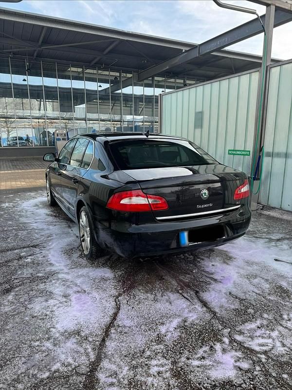 Gebraucht Skoda Superb 170 PS (125 kW) 2010 Schwarz Limousine