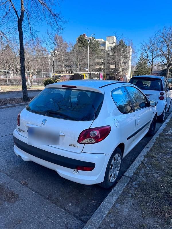 Gebraucht Peugeot 206+ 60 PS (44 kW) 2010 Weiß Kleinwagen