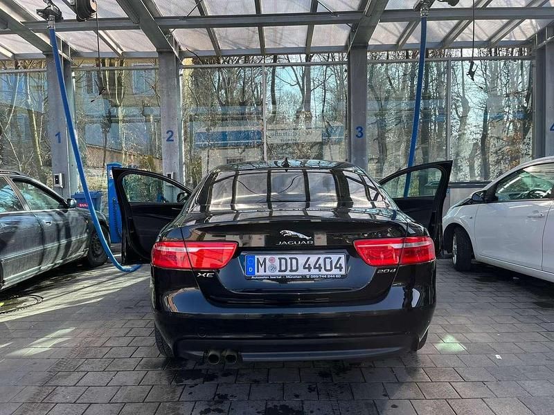Gebraucht Jaguar XE Pure 179 PS (131 kW) 2015 Schwarz Limousine