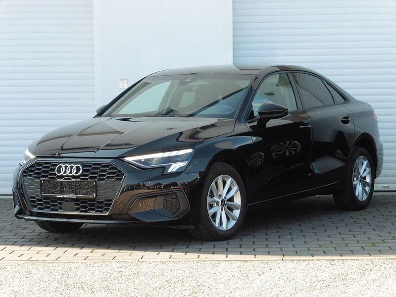 Schwarz Gebraucht 2023 Audi A3 Sport Limousine | 25.990 € (Fairer Preis) - Bild 1/4