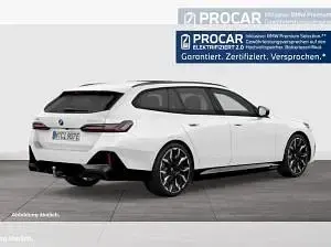 Gebraucht BMW 550 489 PS (359 kW) 2025 Weiß (alpinweiss iii) Kombi