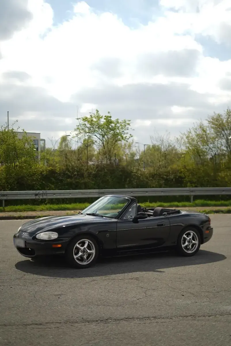 Second-hand Mazda MX5 140 CP (102 kW) 1999 Negru Cabrio