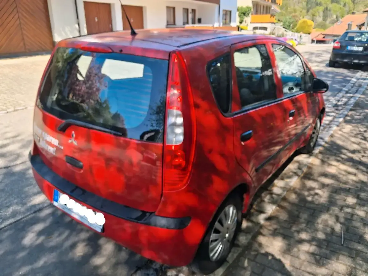 Begagnad Mitsubishi Colt 95 HK (69 kW) 2006 Röd Halvkombi