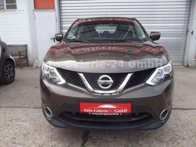 Gebraucht Nissan Qashqai Acenta 116 PS (85 kW) 2015 Bronze metallic SUV