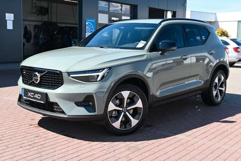Gebraucht Volvo XC40 Plus 197 PS (144 kW) 2024 Grün SUV