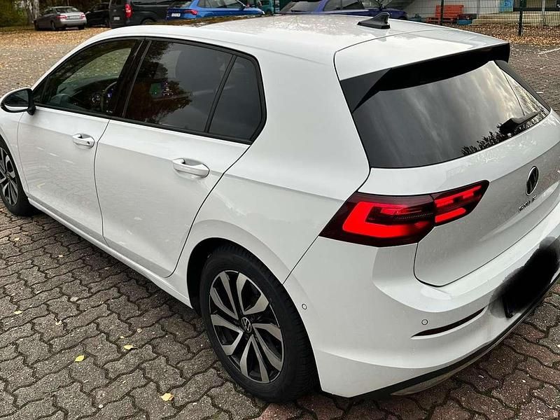 Gebraucht VW Golf VIII Active 150 PS (110 kW) 2022 Weiß Limousine